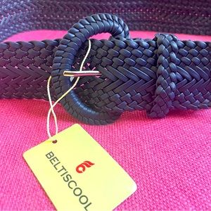 Women’s wide woven navy belt. S/M